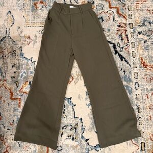 NEVER WORN Love Bonito wide leg trousers. Women’s size 26